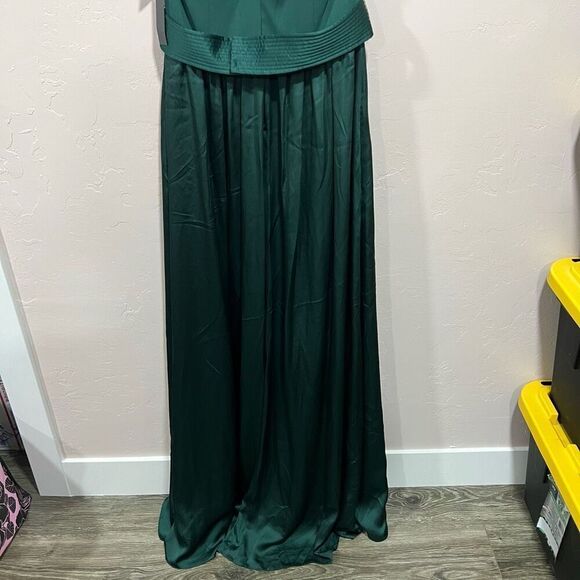 Vera Wang VW360214 Green Halter Formal Dress - Picture 5 of 8